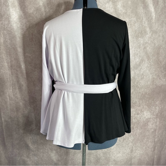 ELOQUII Black & White Colorblock True Wrap Top NWT Size 22 - Picture 4 of 17